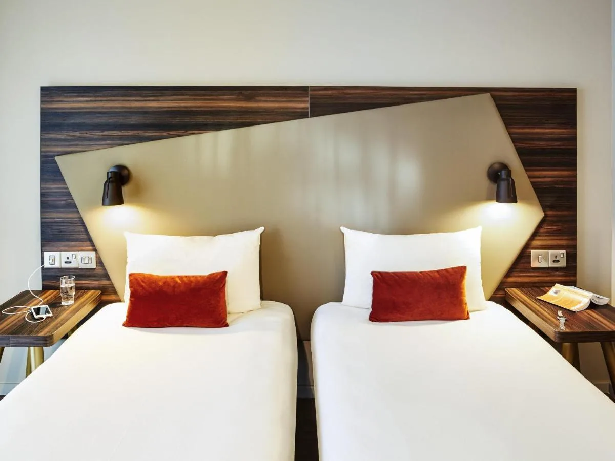 Studio with Twin Beds